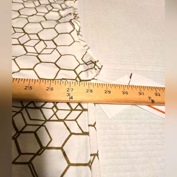 White Cyber Hex Flyweight Tee - Picture 8 of 10